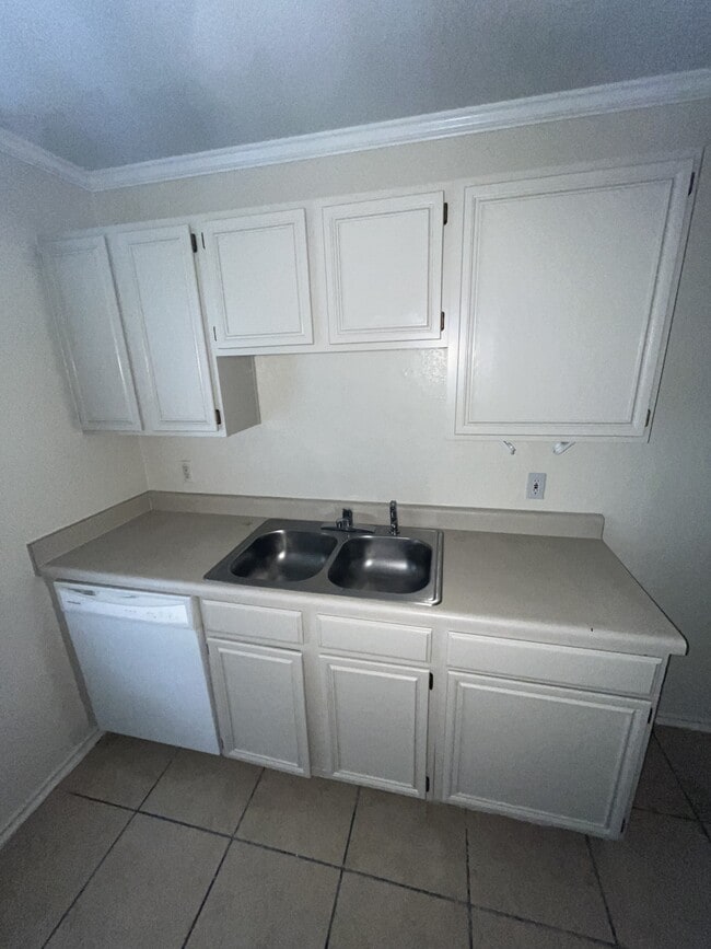 1604 Benttree Dr Unit A