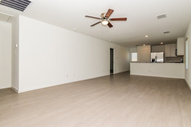 Photo - 1720 Crossbill St