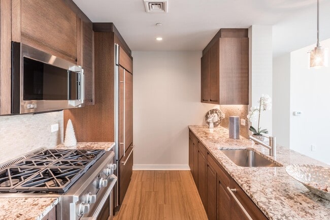 Photo - 1000 Ave at Port Imperial Unidad PH702