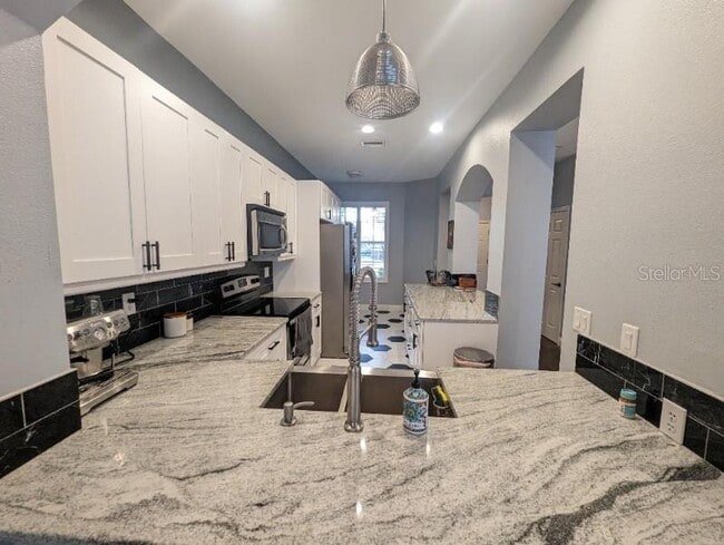 Photo - 2142 Park Crescent Dr