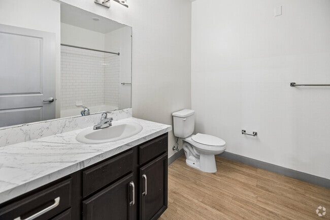 2BR, 2BA - 836SF - Bathroom