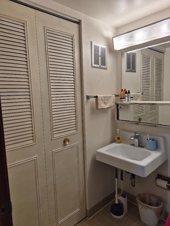 436 E Main St Unit 101