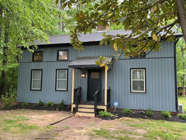 Building Photo - Charming Renovated 2 Bedroom Wooded Retreat!