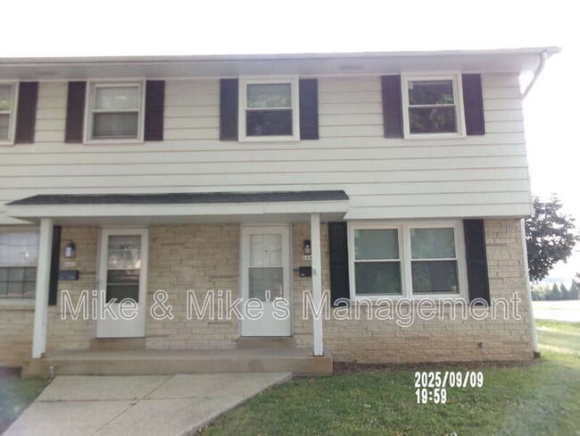 Building Photo - 6400 N 73rd St Rental