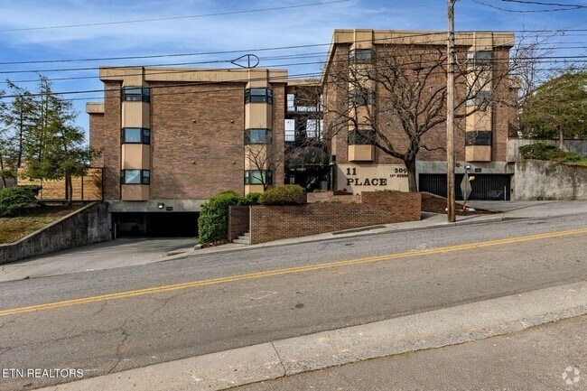 Building Photo - Spacious Renovated 3-Bedroom Condo Near UT... Unit #2004