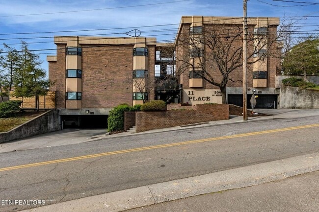 Building Photo - Spacious Renovated 3-Bedroom Condo Near UT... Unit #2004