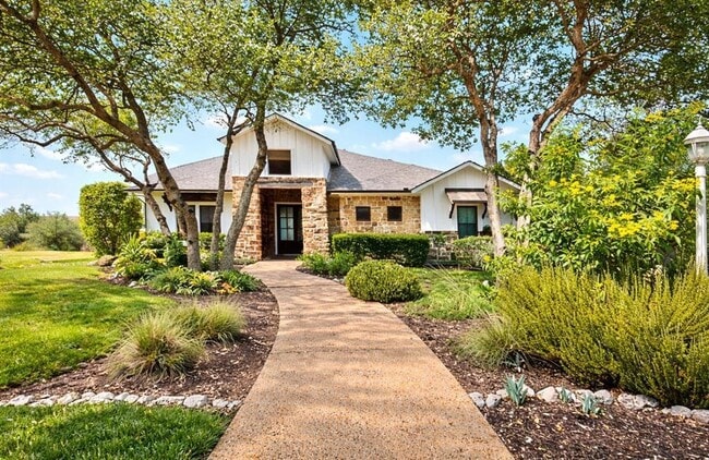 Photo - 102 Kildrummy Ln
