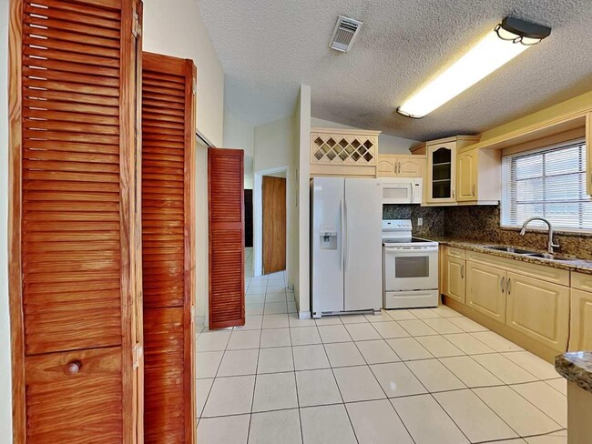 Photo - 2522 W 72nd St