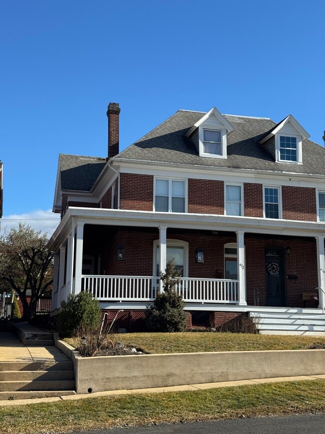 Building Photo - 472 Pangborn Blvd