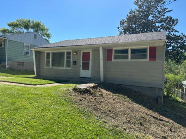 Photo - 825 Edgar Rd