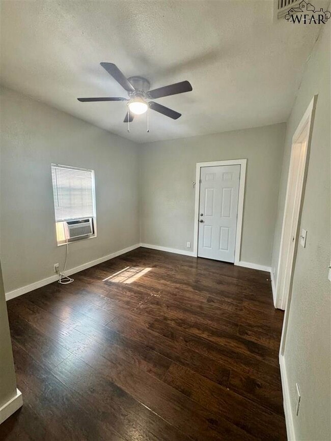 Photo - 2142 Avenue E