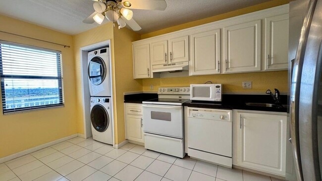 Photo - 3100 NE 48th St Unidad 908