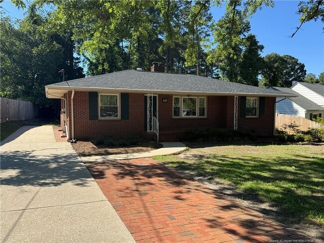 Building Photo - 521 Vista Dr