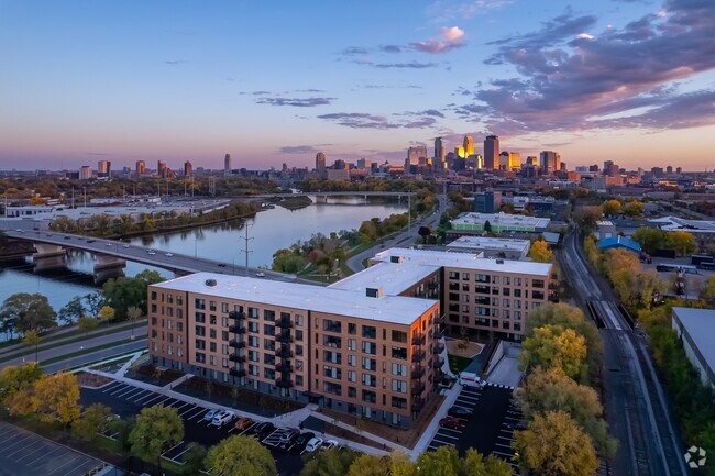 Building Photo - Peregrine Rental