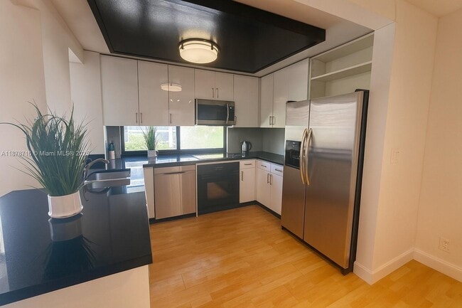 Building Photo - 16909 N Bay Rd Unit 507 Rental