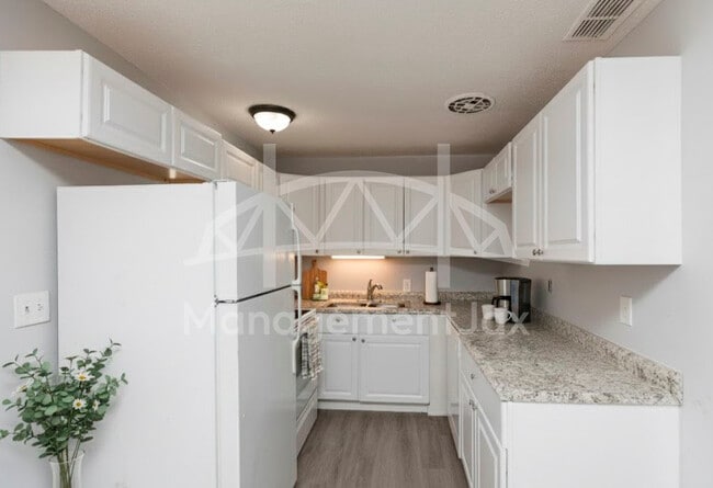 Photo - 1839 W 30th St