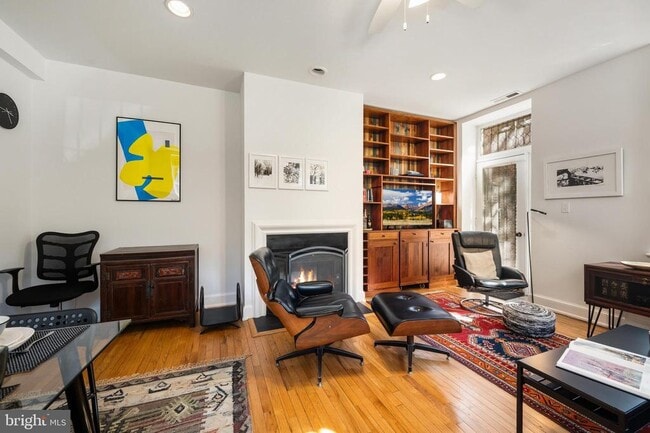 Photo - 301 G St NE Unit 2