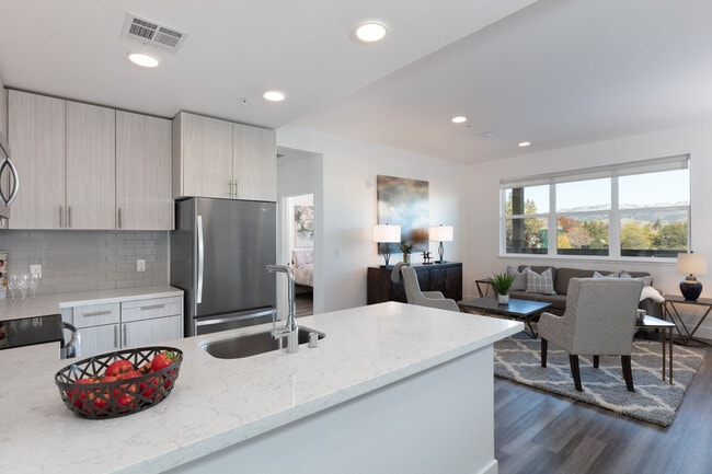 Photo - Sunsweet Apartments
