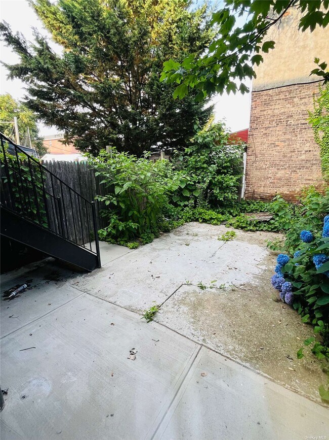 Photo - 77 Euclid Ave