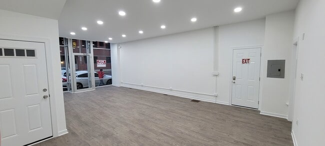 Photo - 2911 W Belmont Ave