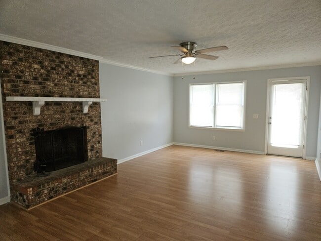 Photo - 1617 Hennessy Pl