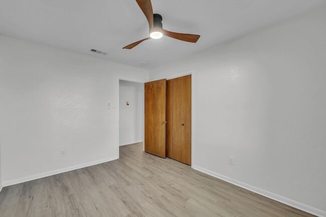 Photo - AVAILABLE NOW! (SECTION 8 ACCEPTED)