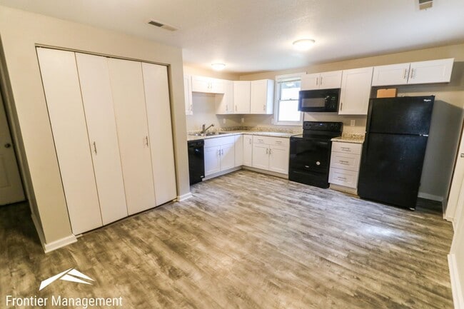 Photo - Comfortable 3 bedroom house located in quiet part of Manhattan