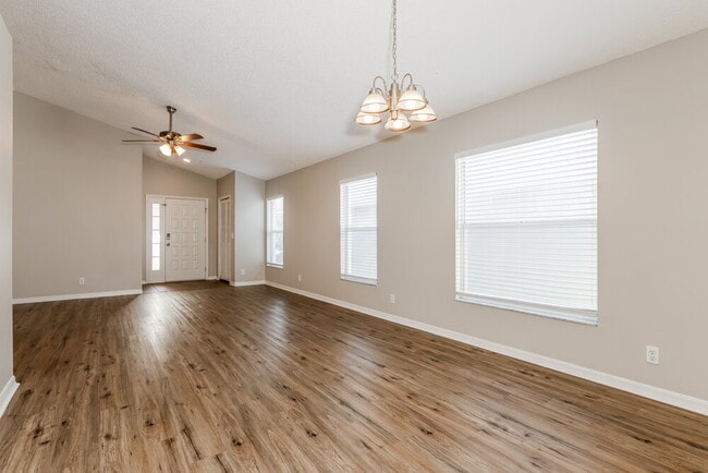 Photo - 810 Cape Cod Cir