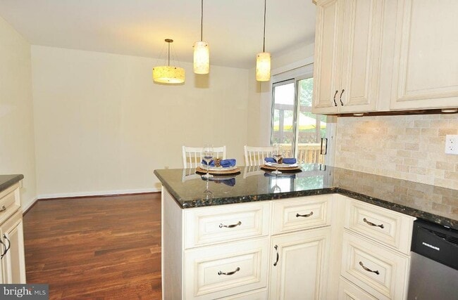 Photo - 7411 Salford Ct