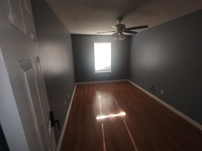 Photo - 2932 McDonald Dr SW