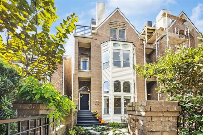 Building Photo - 6211 Rodrigo St