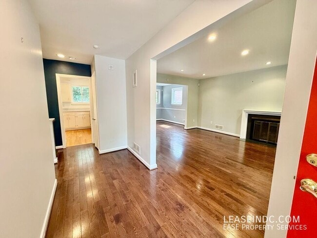 Photo - 4439 Springdale St NW
