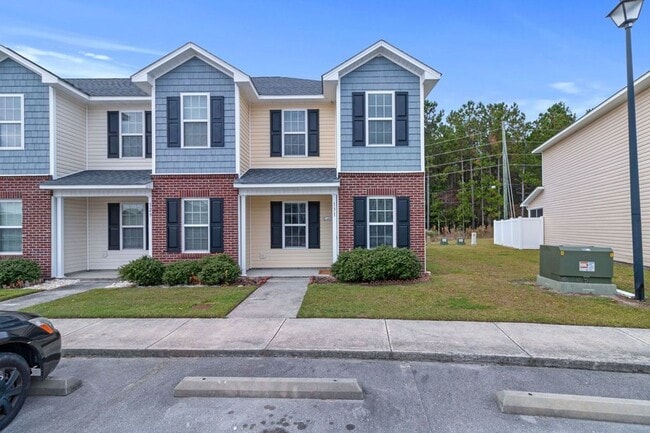 Building Photo - Townhome in The Burroughs at Carolina Plantations | Fenced Backyard