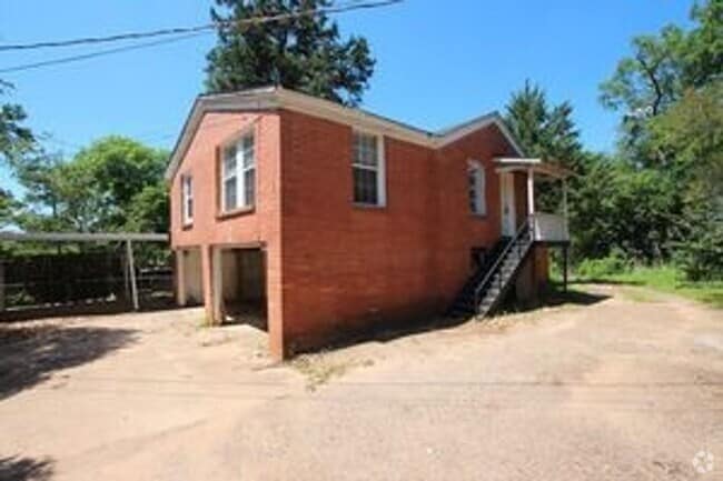 Building Photo - 1420 E Houston St Unit 1420 1/2 Houston- Garage Apt