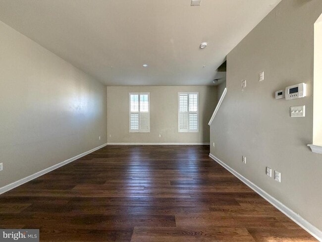 Photo - 1005 Sithean Way