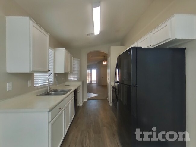 Photo - 4005 E La Salle St