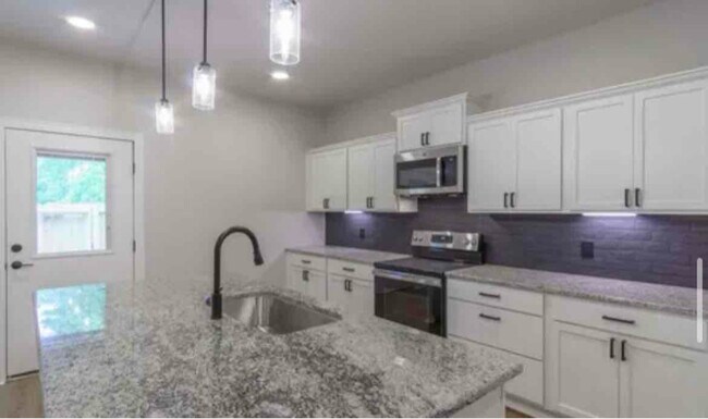 Photo - 2112 Oak Hollow St Unit B