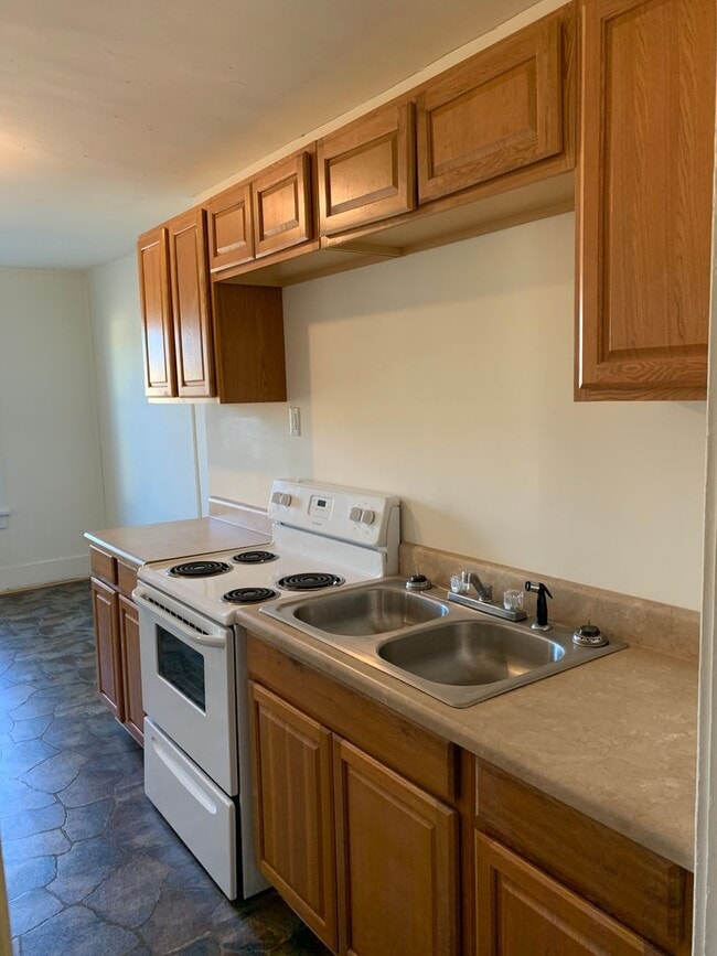 Photo - Walking distance to everything in Altavista! Right in the heart of Altavista on Main St!