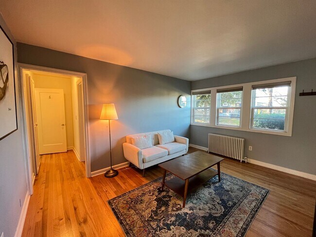 Photo - Beautiful 1Bd/ 1Ba Vintage Condo Located i... Unit 24