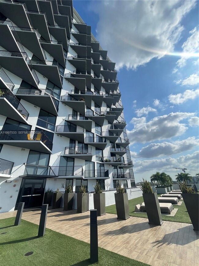 Building Photo - 5252 NW 85th Ave Unit 303