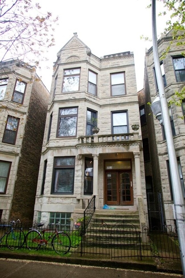 Photo - 909 W Dakin St Apartment Unit 3