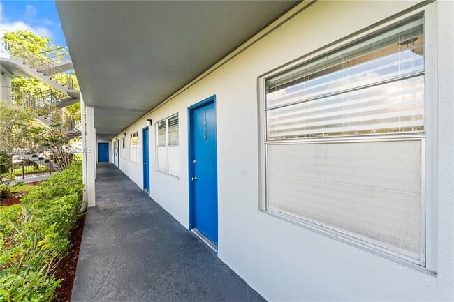 Photo - 301 SW 135th Ave Unidad 105C