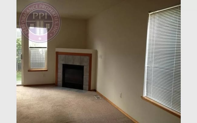 Photo - 3625 NE 157th Ave Unit B