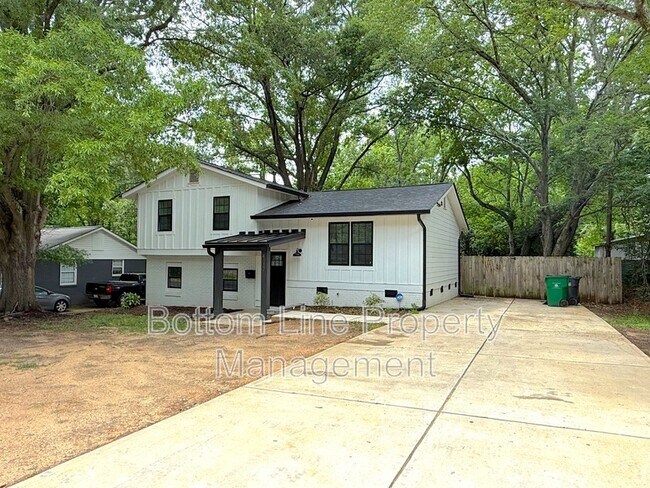 Building Photo - 4117 Oak Forest Dr