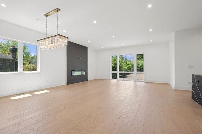 Photo - 9214 Washington St