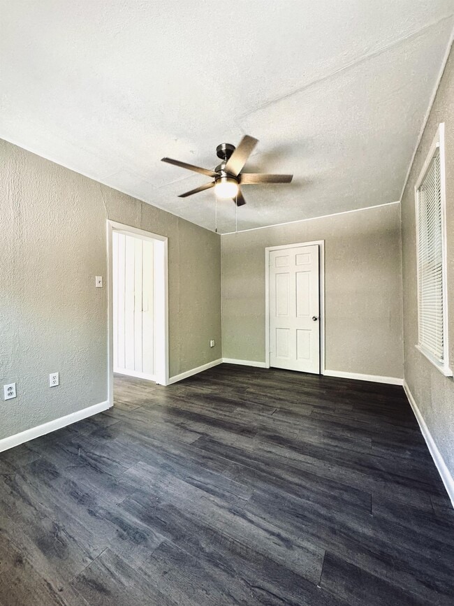 Photo - 2030 S Hayden St
