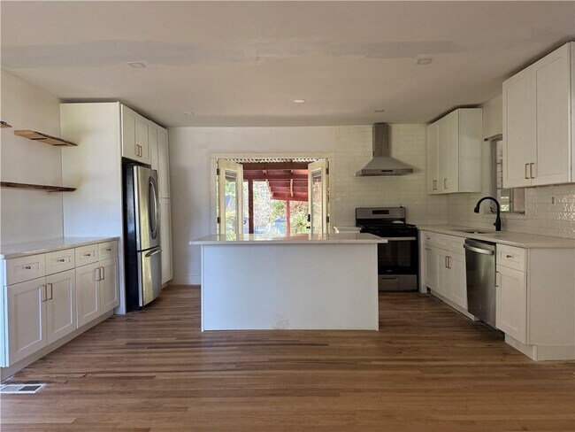 Photo - 2581 Farley St