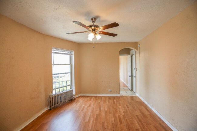 Photo - 910 Lawrence Unit 6