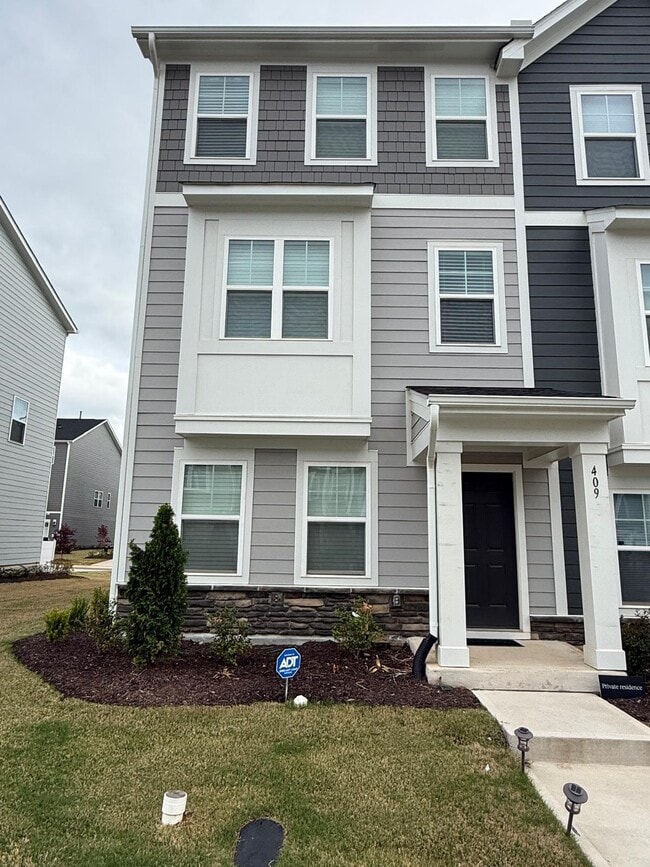 Photo - 409 Deercroft Dr