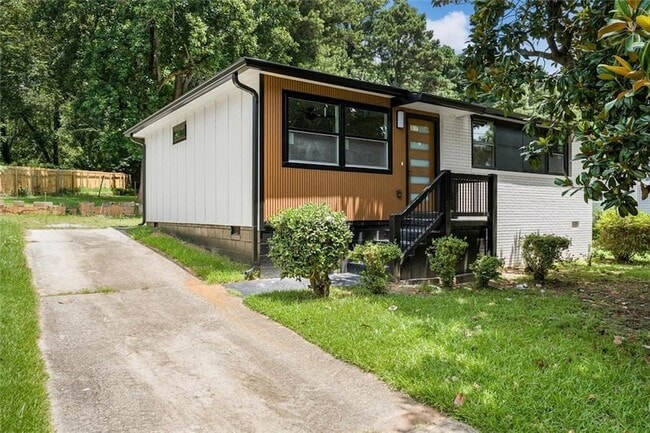 Photo - 2353 Clarissa Dr NW